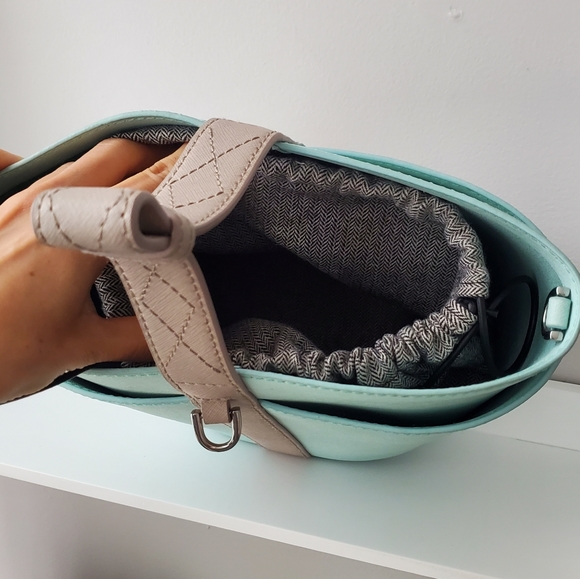 Handheld Bag - Picture 2 of 5